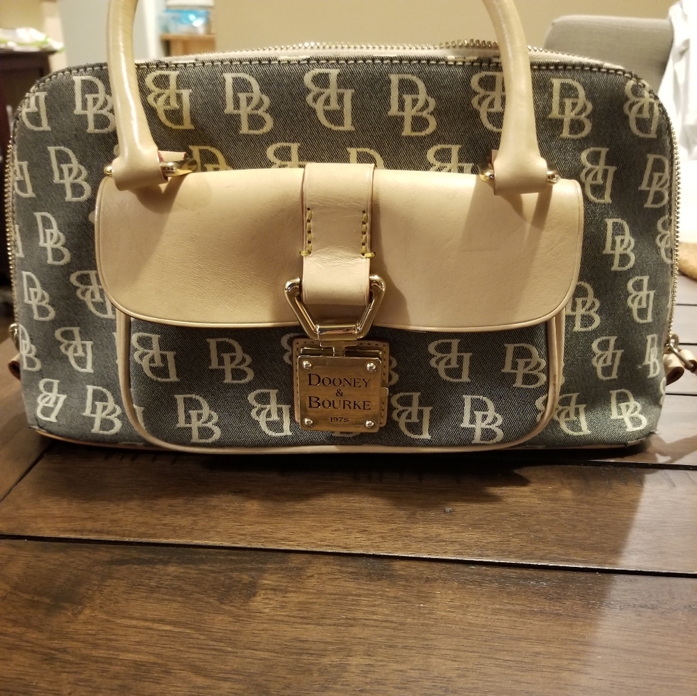 Dooney & Bourke handbag - Picture 1 of 8